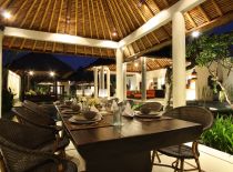 Villa Sesari, Romantic dining by the pool