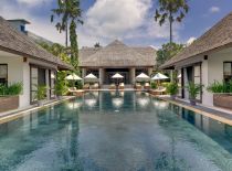 Villa Mandalay, Vue de la Villa de la piscine