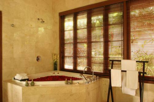 Bali Villa Shinta Dewi Master bathroom